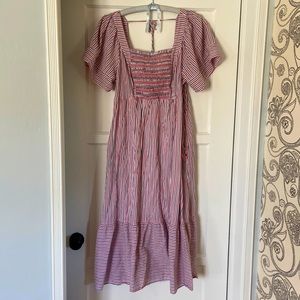 Old Navy smocked A line dress with pockets